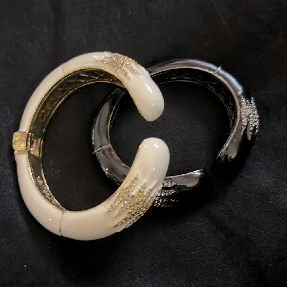 black onyx and cream bracelet set with gold &  silver stones